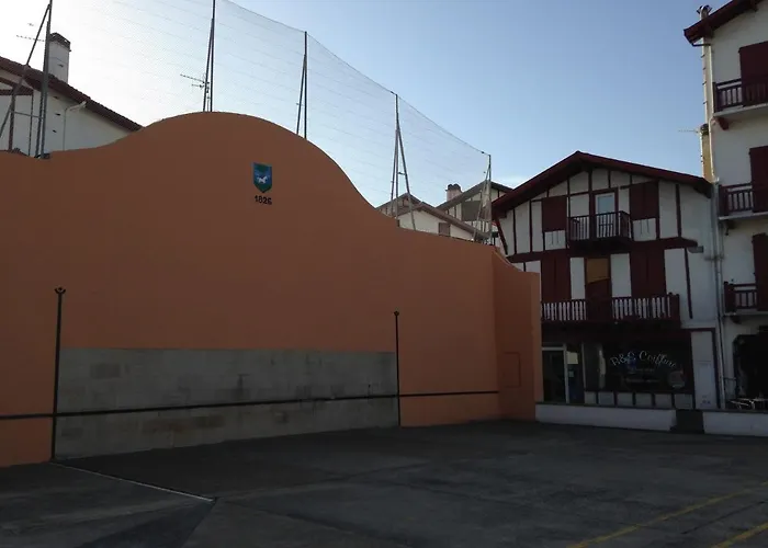 Apartament T2 A Socoa : Plage A Pied, Commerces A Proximite ! - Fr-1-239-508 *